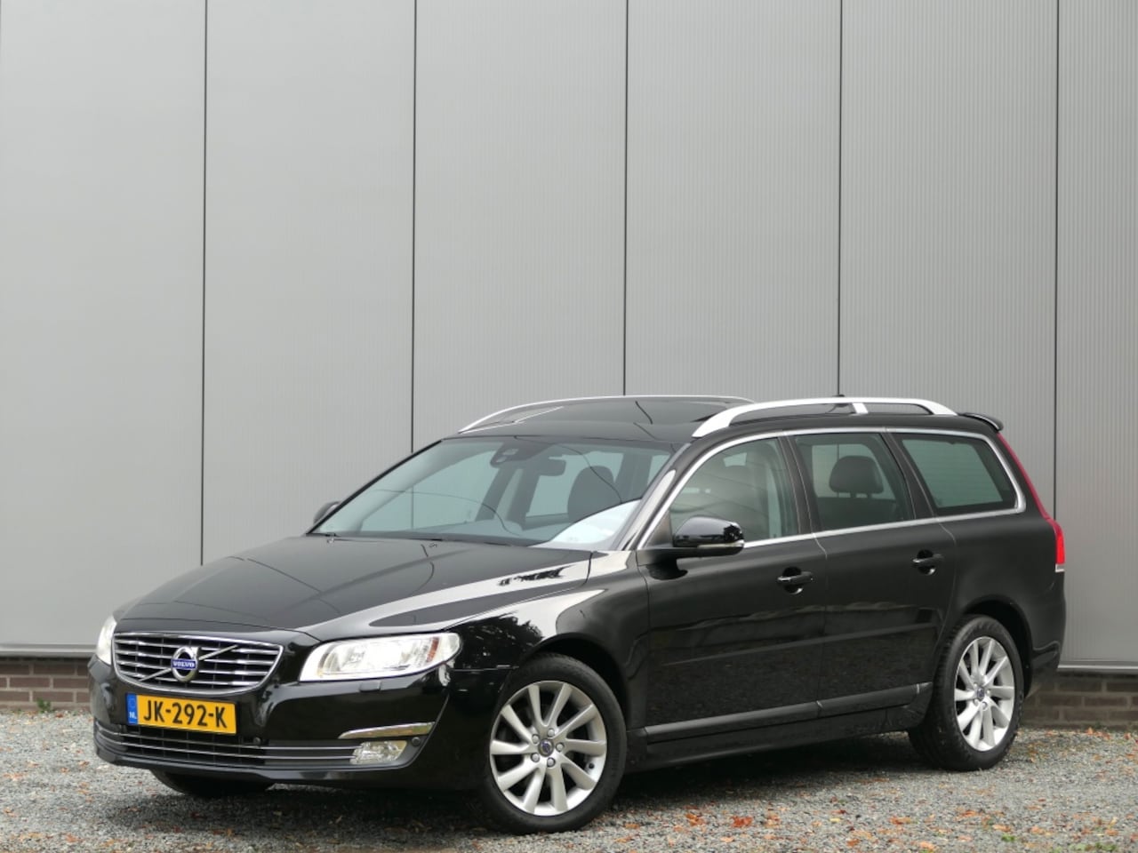 Volvo V70 - 2.0 T4 AUT Polar+ Schuifdak / Xenon / Trekhaak / Stoelverwarming - AutoWereld.nl