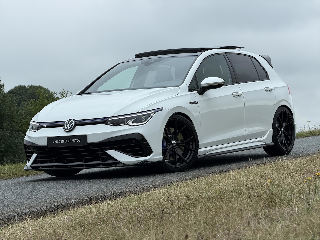 Volkswagen Golf - 2.0 TSI R 320PK 4Motion | Pano | Full Maxton | Keyless | IQ Light | Sfeer | Camera | Carpl - AutoWereld.nl