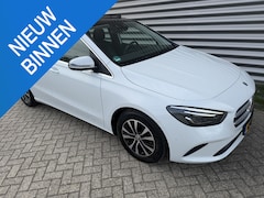 Mercedes-Benz B-klasse - 200 Panorama Trekhaak Widescreen Multibeam B-klasse 200 Business Solution AMG
