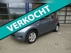 Daihatsu Sirion 2 - 1.0-12V Slim Apk 5-5-2027 5 deurs Stuurbekr