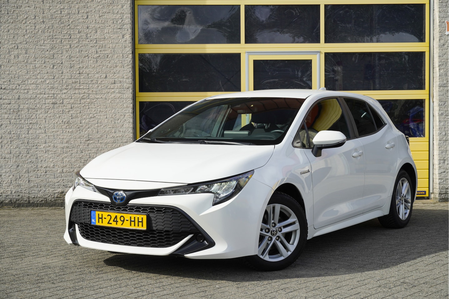 Toyota Corolla - 1.8 Hybrid 5drs Active Limited BJ2020 Lmv 16" | Led V+A | Achteruitrijcamera | App-Connect - AutoWereld.nl