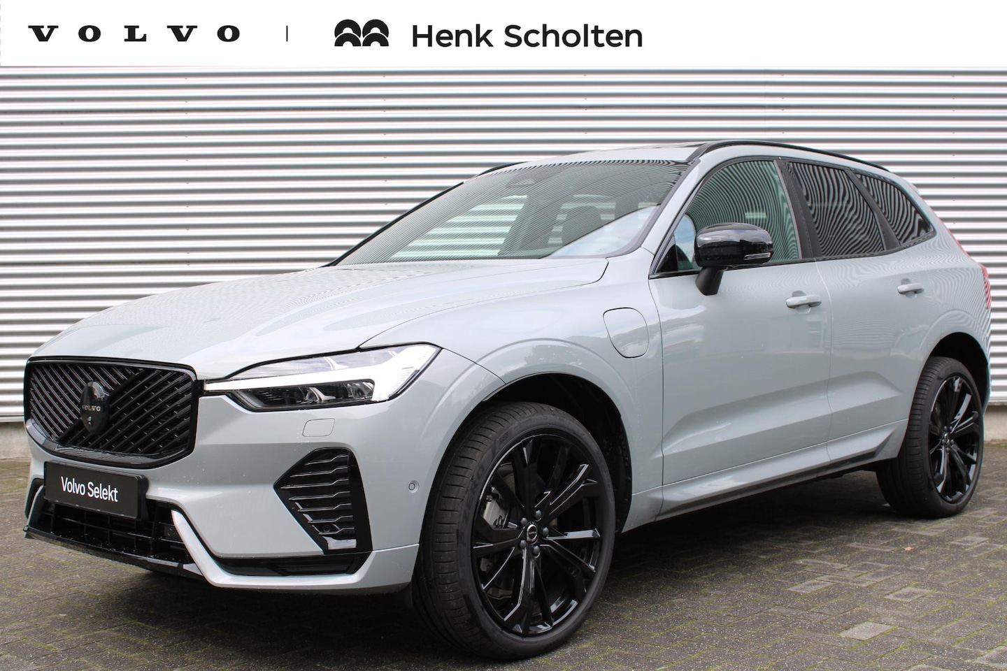 Volvo XC60 - T6 Plug-in hybrid AWD Ultra Black Edition | Luchtvering | Trekhaak | Panoramadak | Verwarm - AutoWereld.nl
