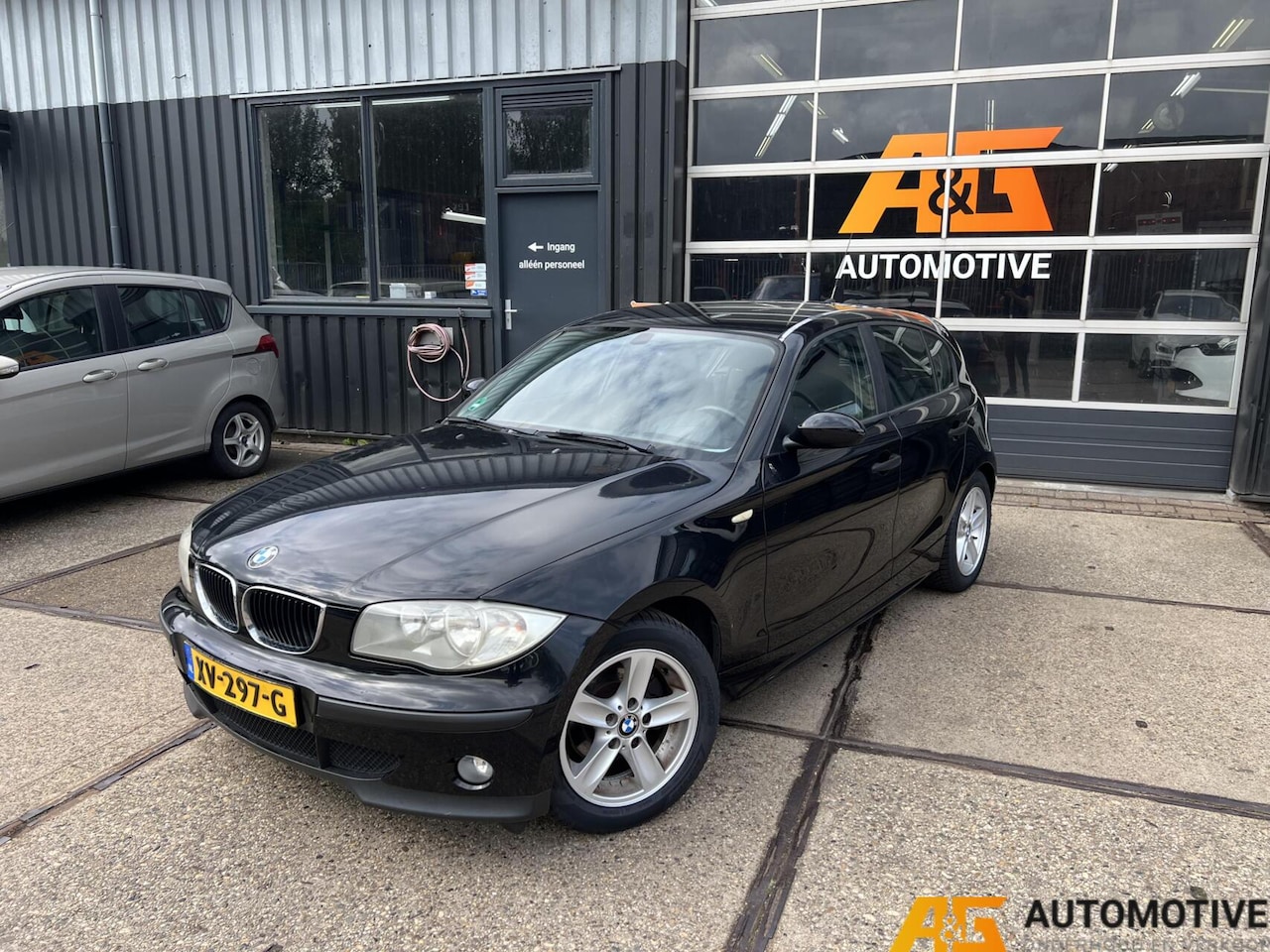BMW 1-serie - 116i Zwart 5DRS 2006 | Airco | Nieuwe APK! | - AutoWereld.nl