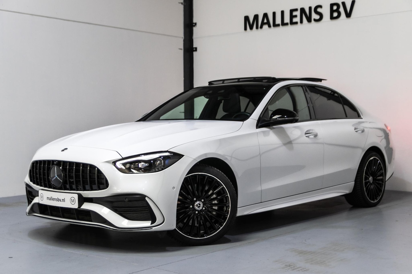 Mercedes-Benz C-klasse - 300 e AMG Line VOL/HUD/PANO/360/KEYLESS/19INCH/20DKM - AutoWereld.nl
