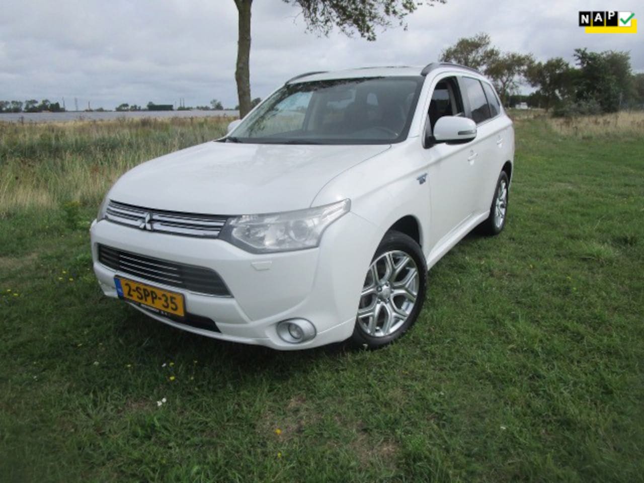 Mitsubishi Outlander - 2.0 PHEV instyle 2.0 PHEV Instyle+, Lees tekst! - AutoWereld.nl