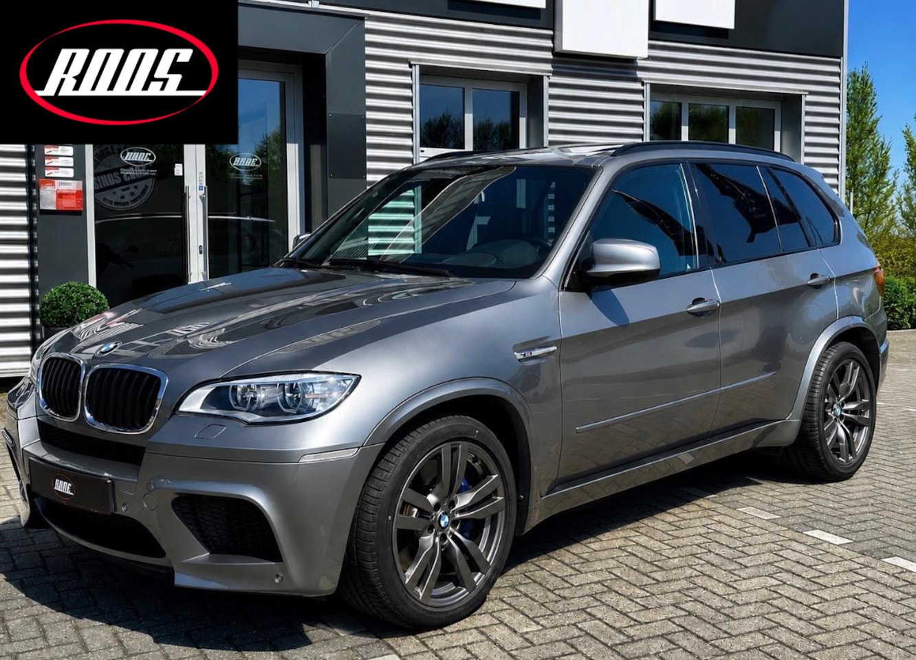 BMW X5M - 4.4i 555pk Akrapovic | Facelift  | Panodak | Keyless entry & Go - AutoWereld.nl