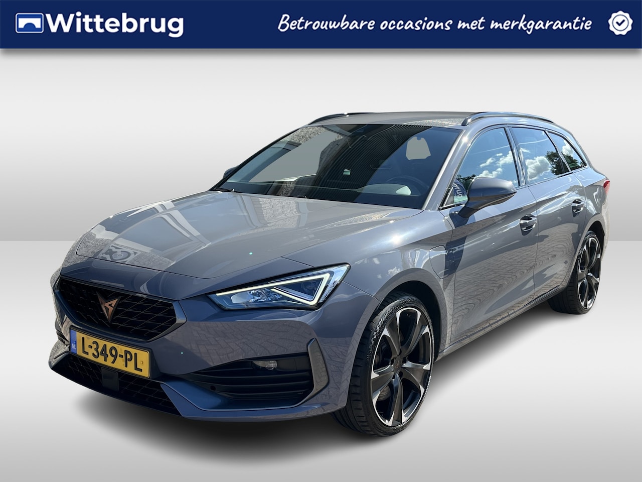 CUPRA Leon Sportstourer - 1.4 e-Hybrid VZ Business / AUTOMAAT/ ACC/ FULL LINK/ PARK.SENSOREN/ DODEHOEK/ KEYLESS/ RIJ - AutoWereld.nl