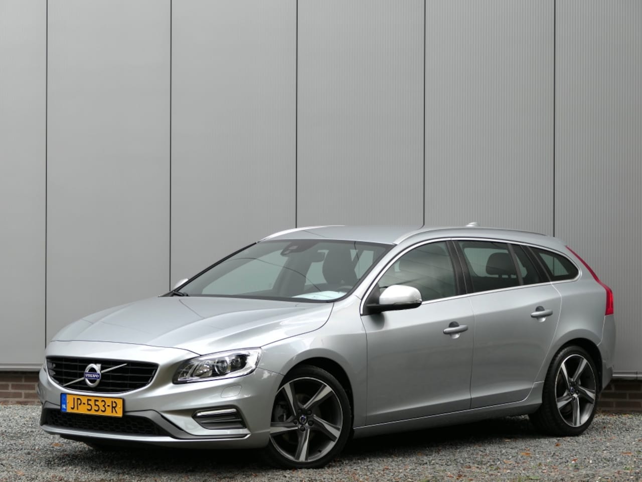 Volvo V60 - 2.0 T3 R-Design Trekhaak / Xenon / Standkachel - AutoWereld.nl