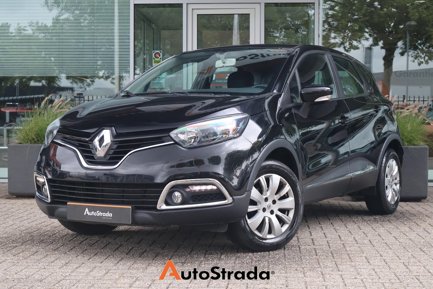 Renault Captur - 0.9 Limited 90pk | Trekhaak | Airco | Navi | Cruise | Stoelverwarming | Sensoren | - AutoWereld.nl