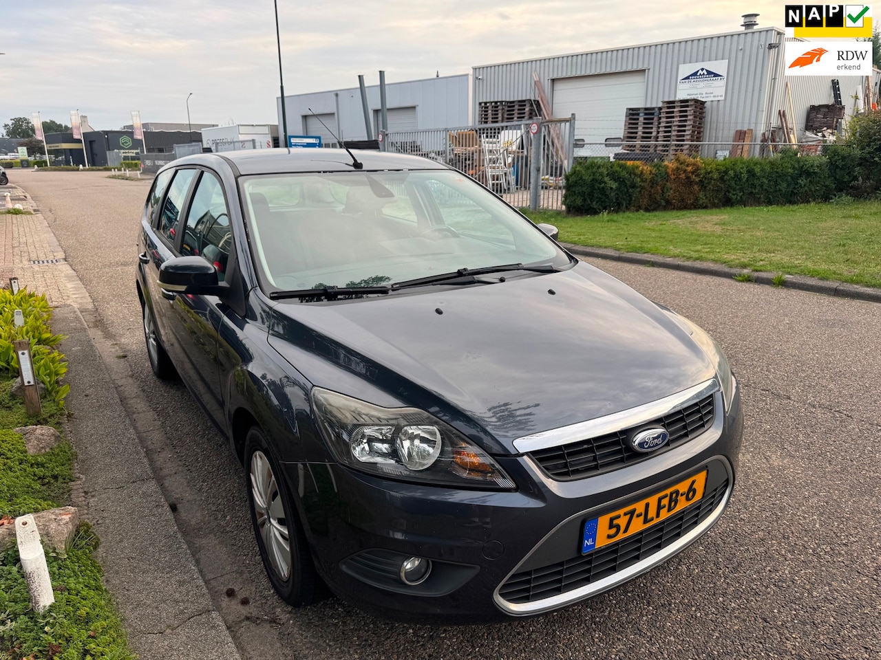 Ford Focus Wagon - 1.8 Limited Airco, Navi, Trkhaak - AutoWereld.nl