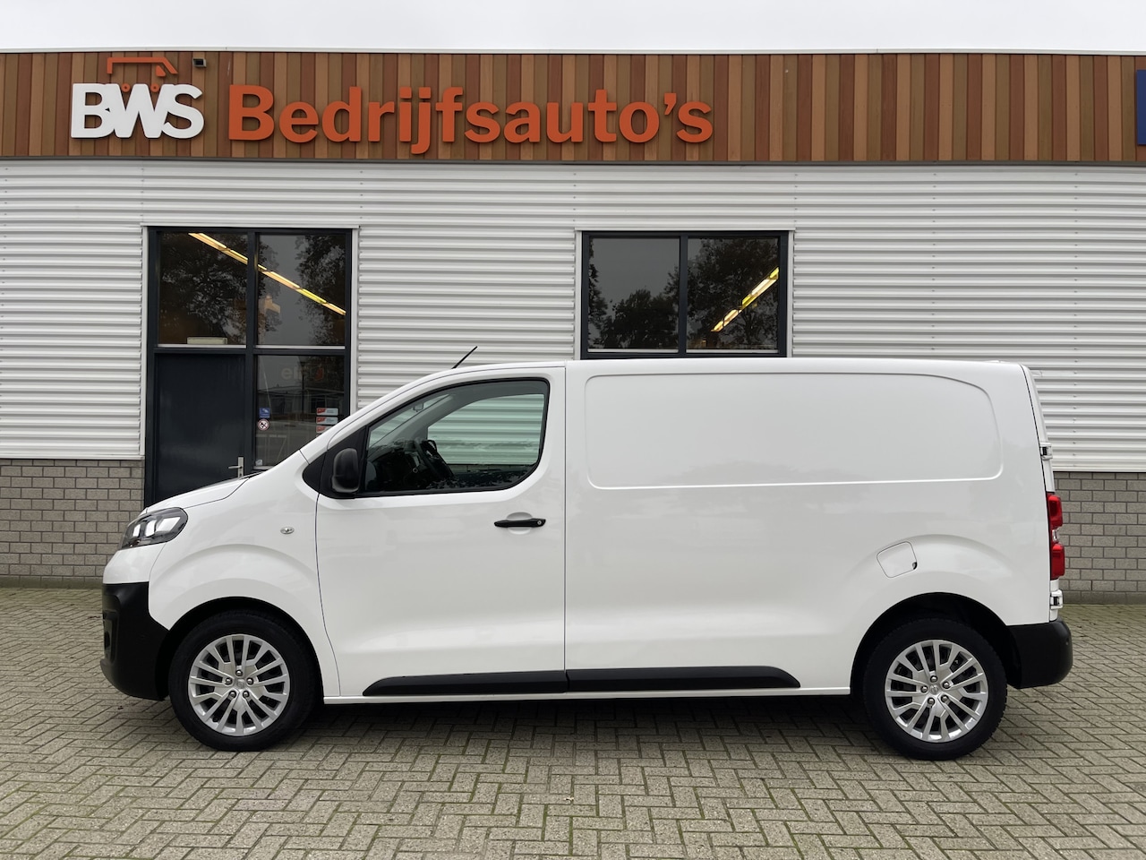 Opel Vivaro - 2.0 CDTI 122pk L2H1 Edition nieuwe type / vaste prijs rijklaar € 12.950 ex btw / lease van - AutoWereld.nl