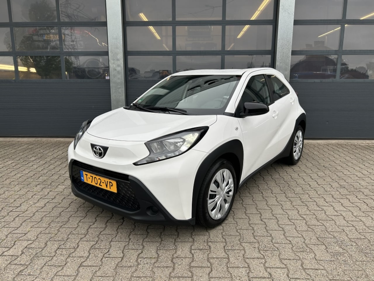 Toyota Aygo X - 1.0 VVT-i MT play 1.0 VVT-i MT 72pk Play - AutoWereld.nl