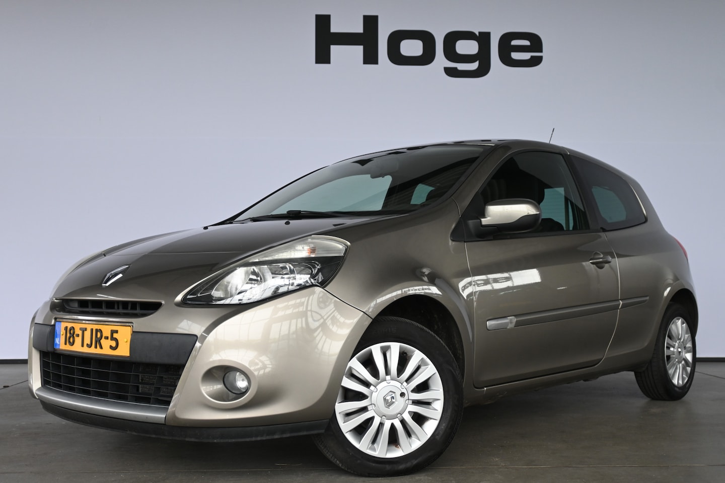 Renault Clio - 1.2 Collection Airco Cruise control Lichtmetaal Elektrisch pakket 131dkm NAP Rijklaarprijs - AutoWereld.nl