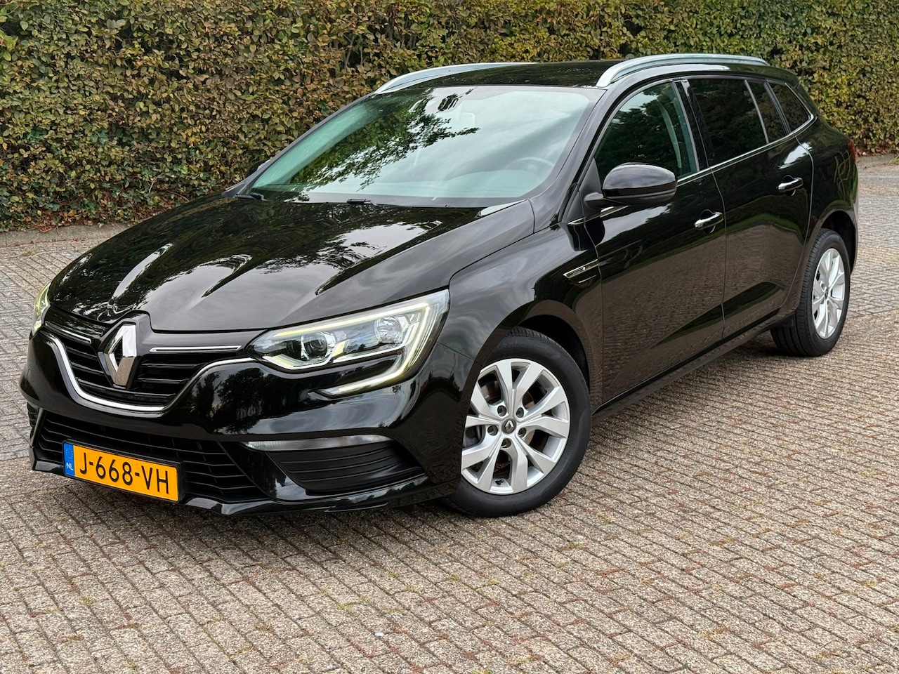 Renault Mégane Estate - 1.3 TCe Limited 140 PK– Trekhaak - AutoWereld.nl