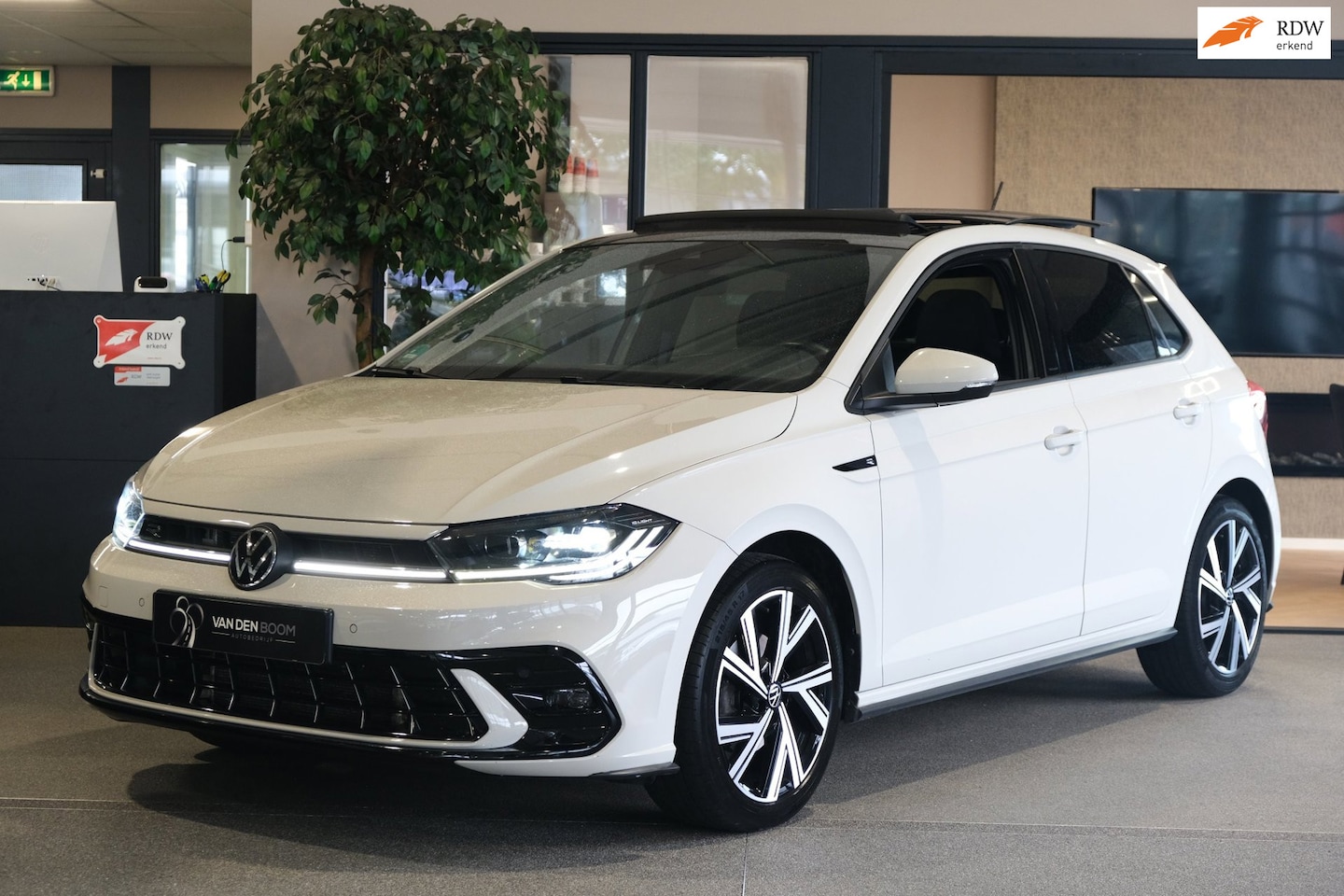 Volkswagen Polo - 1.0 TSI R-Line DSG Pano Navi Led Virtual Acc Pdc - AutoWereld.nl