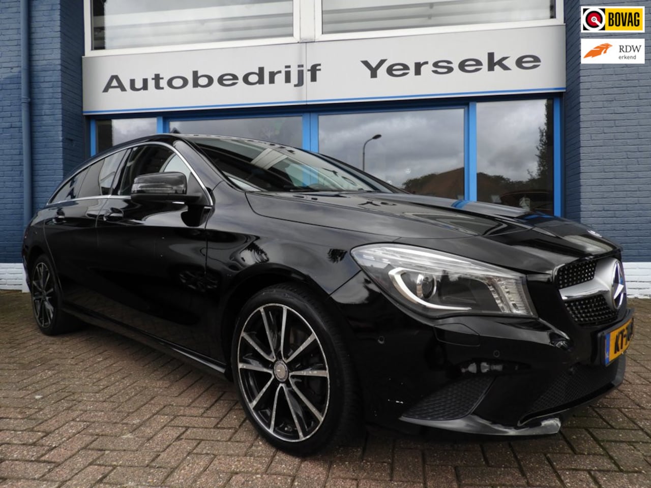 Mercedes-Benz CLA-klasse Shooting Brake - 180 Ambition AMG velgen, AMG Diamond grill - AutoWereld.nl