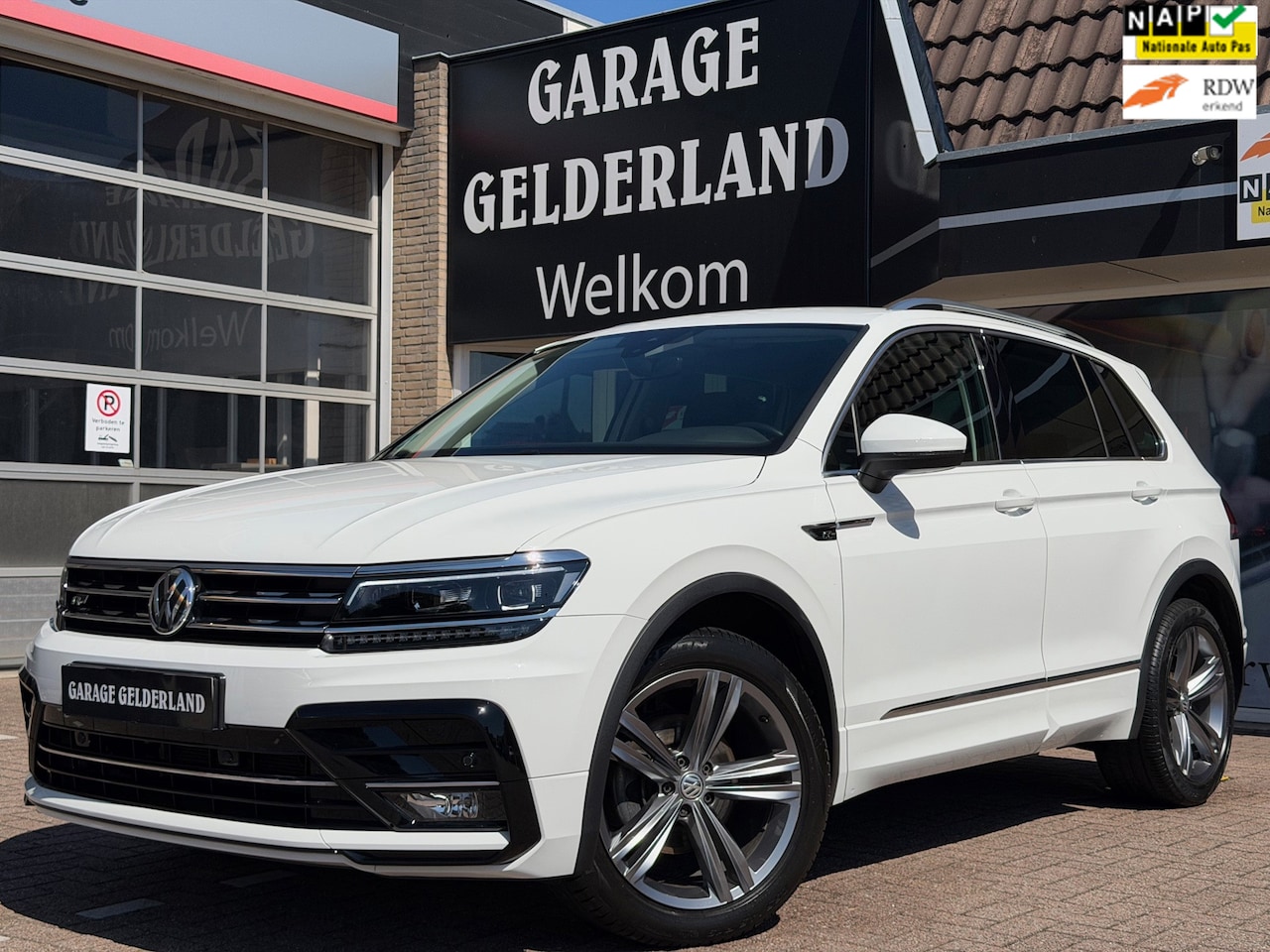 Volkswagen Tiguan - 1.5 TSI R-Line | Virtual-Cockpit | Trekhaak | Acc | Bi-Xenon | Full-Led | Climate | Full-o - AutoWereld.nl