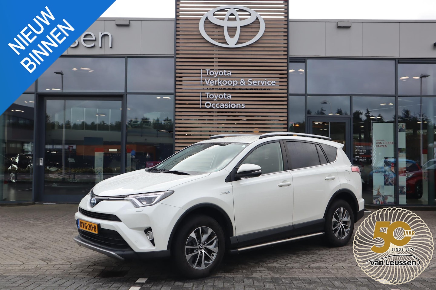 Toyota RAV4 - 2.5 HYBRID DYNAMIC KEYLESS EL-ACHTERKLEP STOELVERW. TREKHAAK 18"LM-VELGEN SENSOREN V+A NAV - AutoWereld.nl