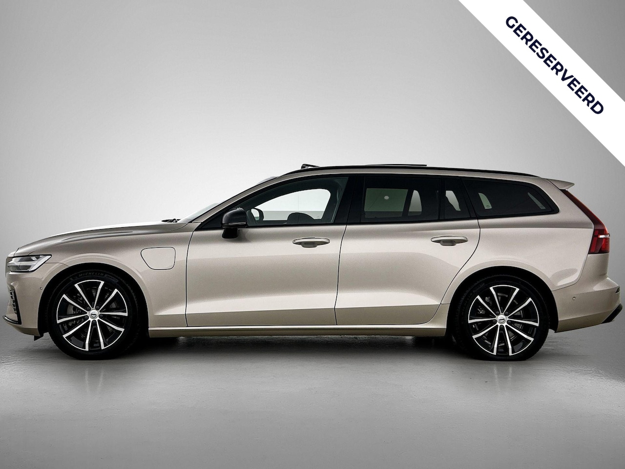 Volvo V60 - 2.0 T8 Plug-in hybrid AWD Plus Dark Memory | Camera | Leder | Pilot Assist | BLIS | - AutoWereld.nl