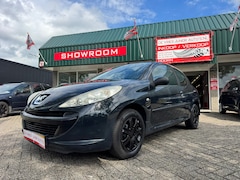 Peugeot 206 - 1.1 XR. Nieuwe koppeling en een apk tot april 2027