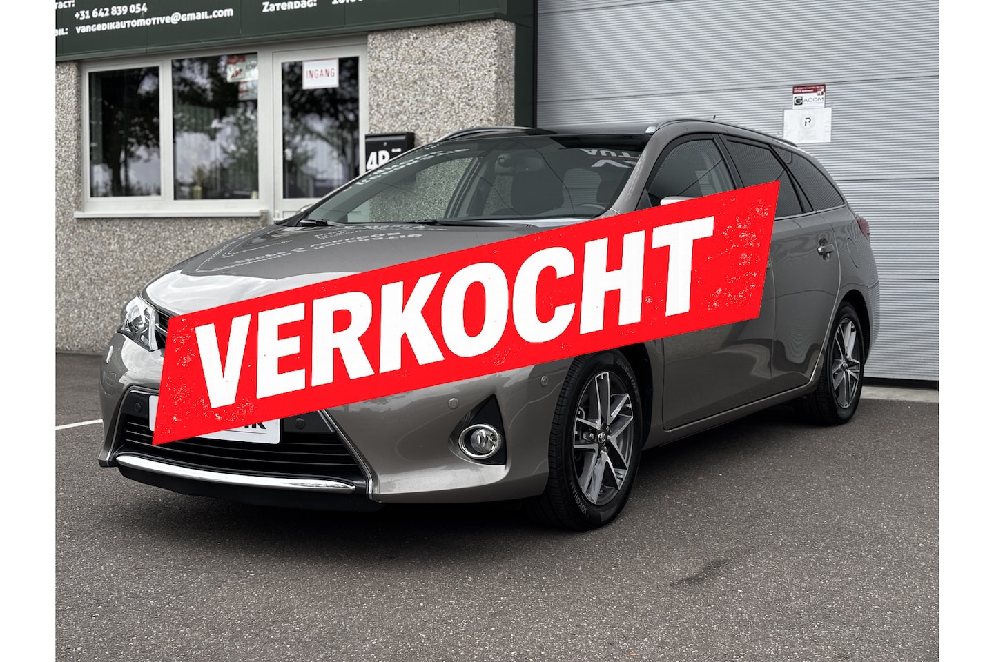 Toyota Auris Touring Sports - 1.8 Hybrid Lease Keyless Pano Navi Trekhaak Stoelver Nap - AutoWereld.nl