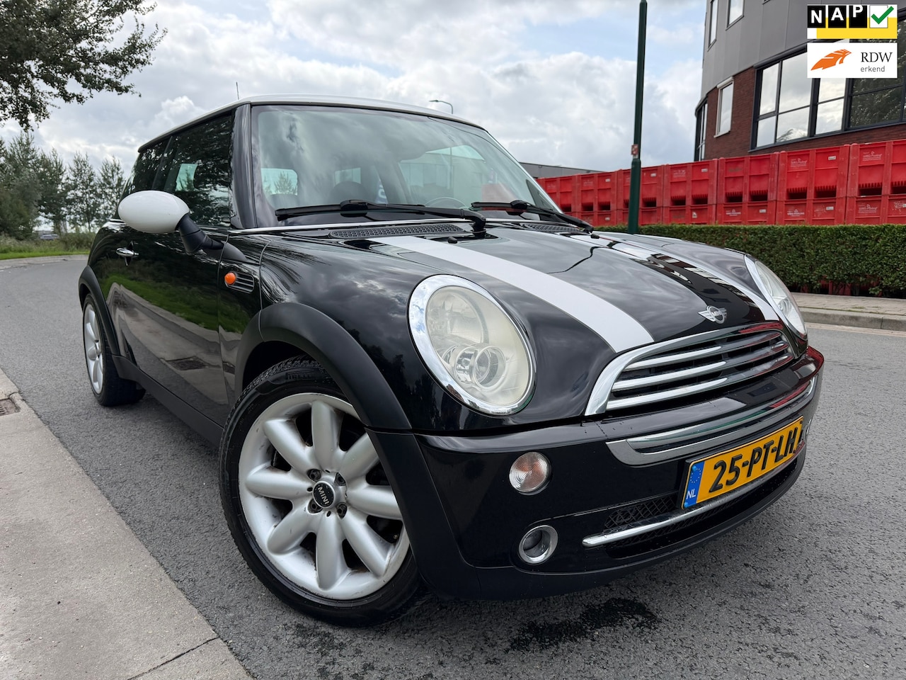 MINI 3-Deurs - 1.6 Cooper Pepper BJ 2004/Airco/met 17 inch !! Org NL Auto !!! - AutoWereld.nl