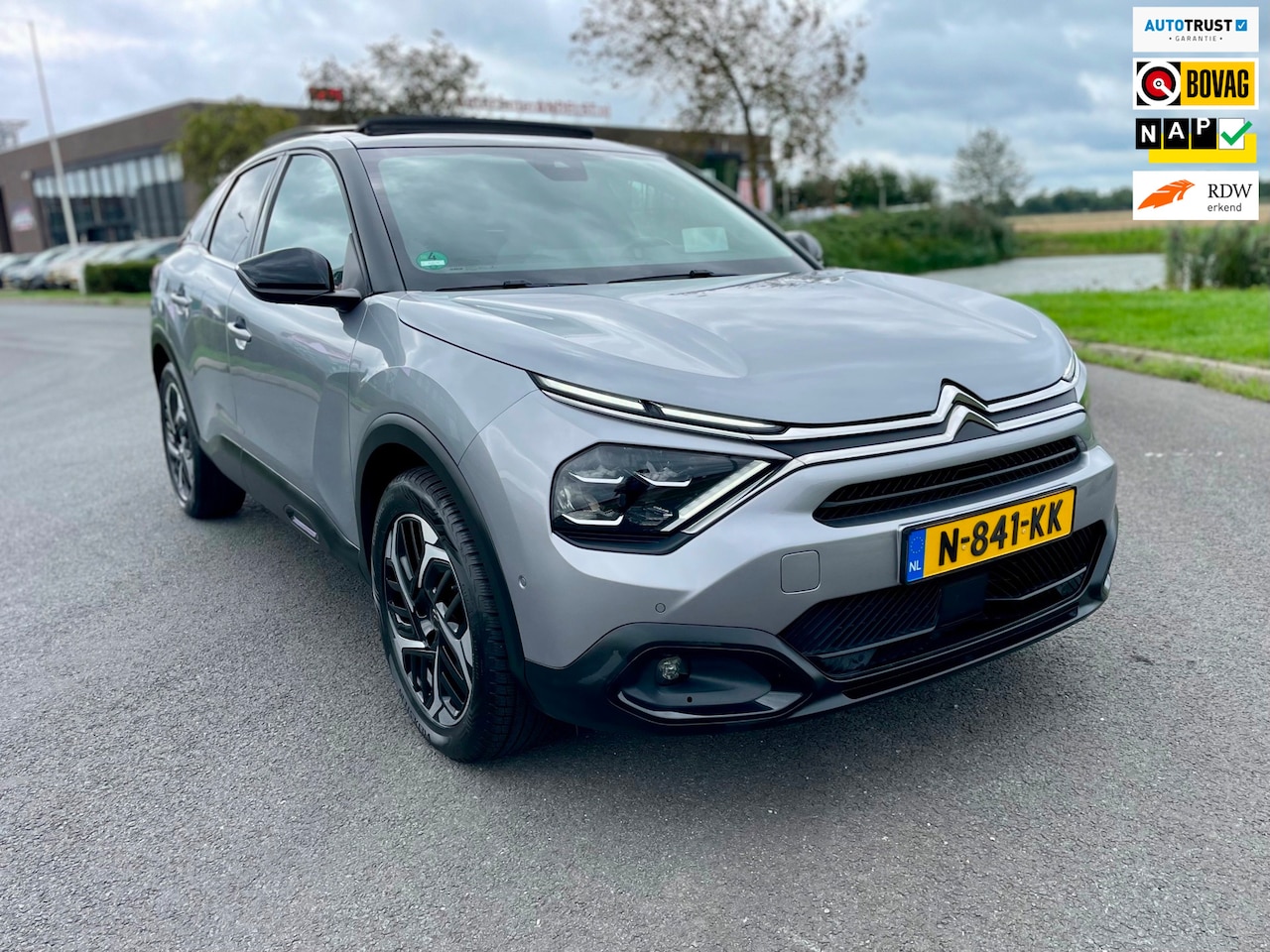Citroën C4 - 1.2 Puretech Shine 1.2 Puretech Shine, Aut, Trekhaak, Acc, Open dak, HUD, Stoel/-stuurvrw, Navi, Keyless, 1e - AutoWereld.nl