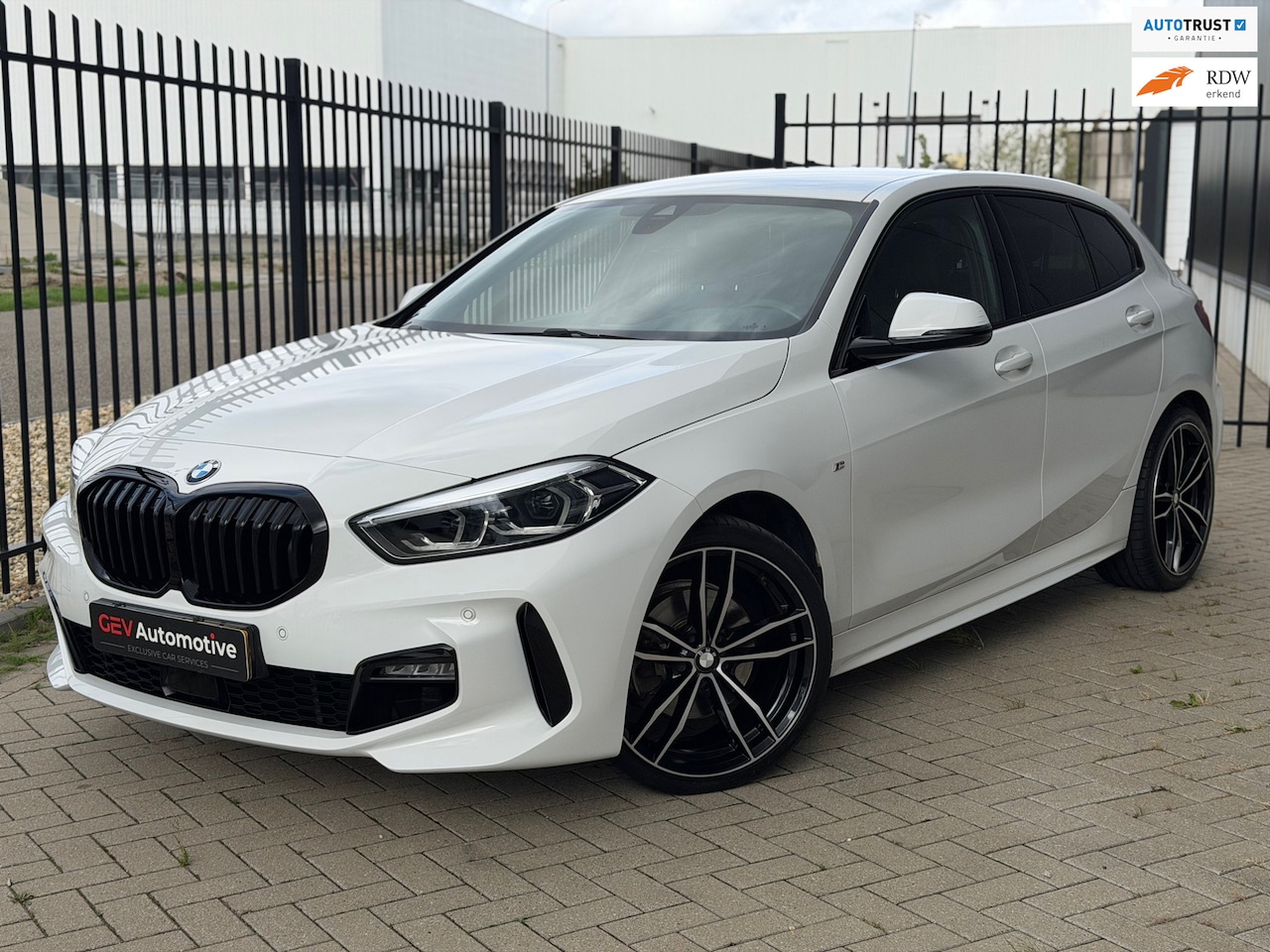 BMW 1-serie - 118i High Executive M-sport Cruise Stoelverwarming Carplay - AutoWereld.nl