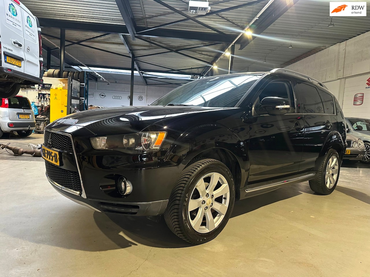 Mitsubishi Outlander - 2.0 Invite+/Dealer onderhouden/Apk nieuw bij aflevering - AutoWereld.nl