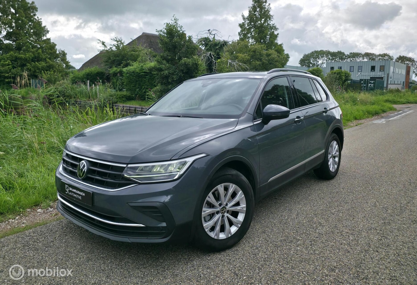 Volkswagen Tiguan - 1.5 TSI Life / Navi / Camera / El.Trekhaak - AutoWereld.nl