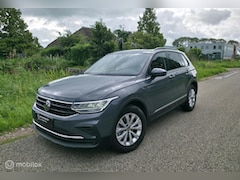 Volkswagen Tiguan - 1.5 TSI Life / Navi / Virtual / El.Trekh