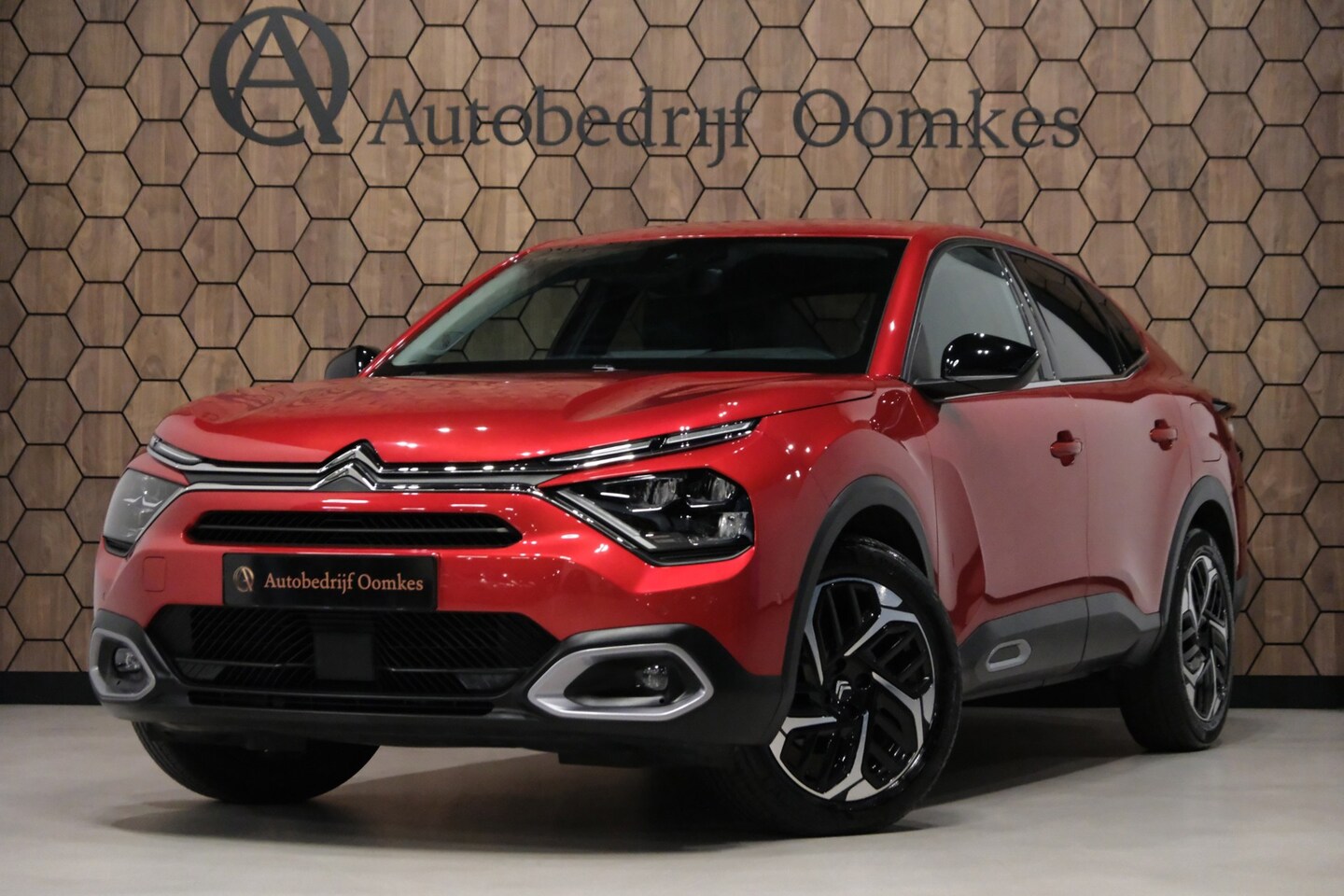 Citroën C4 X - 1.2 Puretech Shine *35.136km* Navi/Camera/Adaptieve Cruise NIEUWSTAAT - AutoWereld.nl