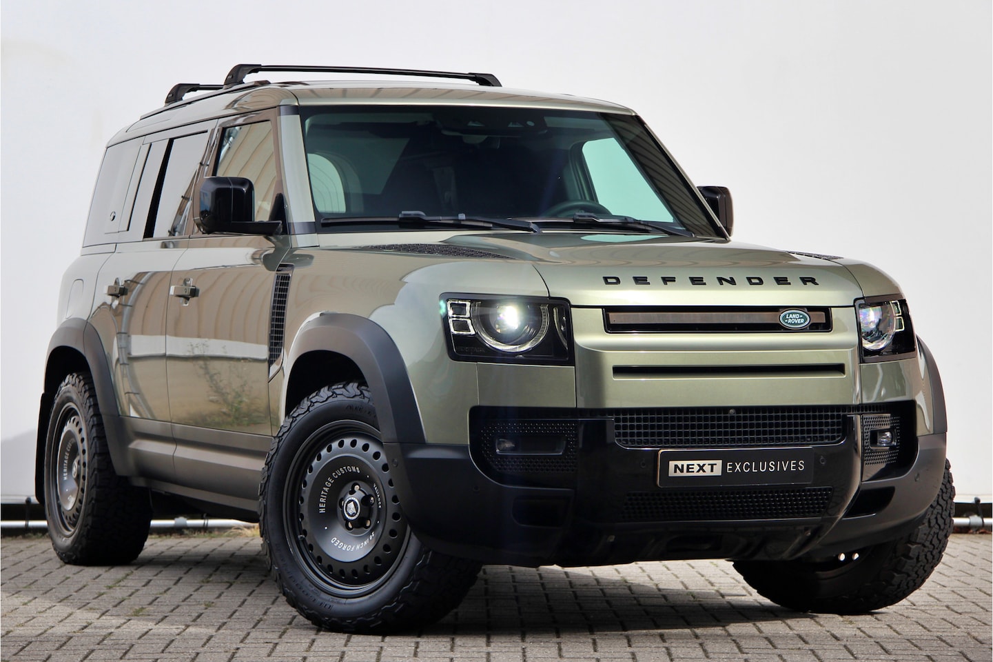 Land Rover Defender 110 - 3.0 D200 MHEV HSE | Meridian | 360 Camera | Pano | ACC | Keyless - AutoWereld.nl
