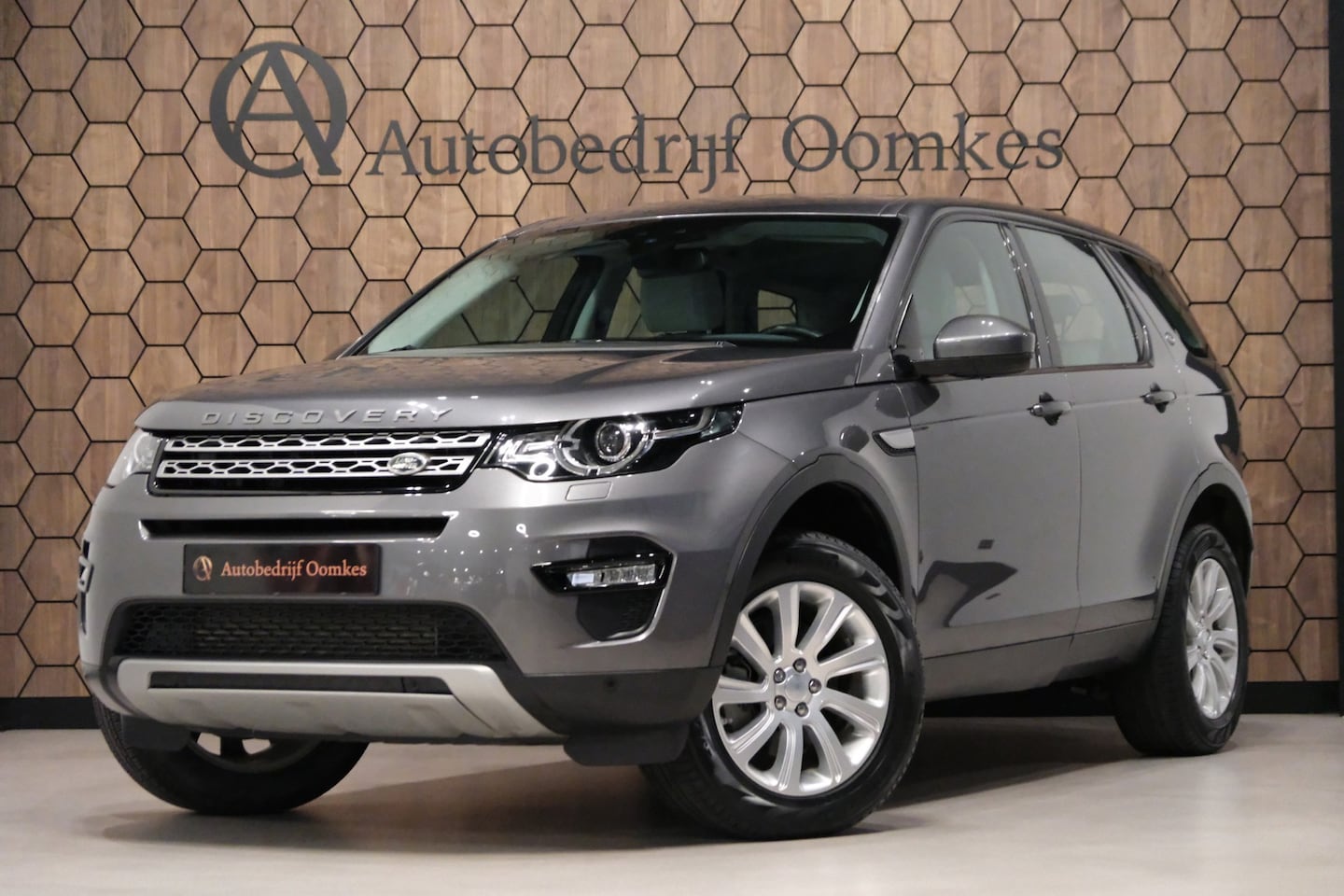 Land Rover Discovery Sport - 2.0 Si4 4WD HSE *UNIEK 14.107km!!!* 1e Eig. COMPLEET DEALER ONDERHOUDEN EN ALS NIEUW - AutoWereld.nl