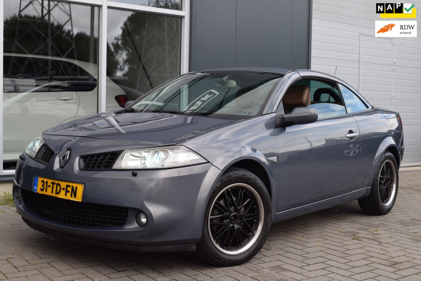Renault Mégane coupé cabriolet - 2.0-16V Tech Line | Xenon | Leder | NAP + APK 8-2027 - AutoWereld.nl