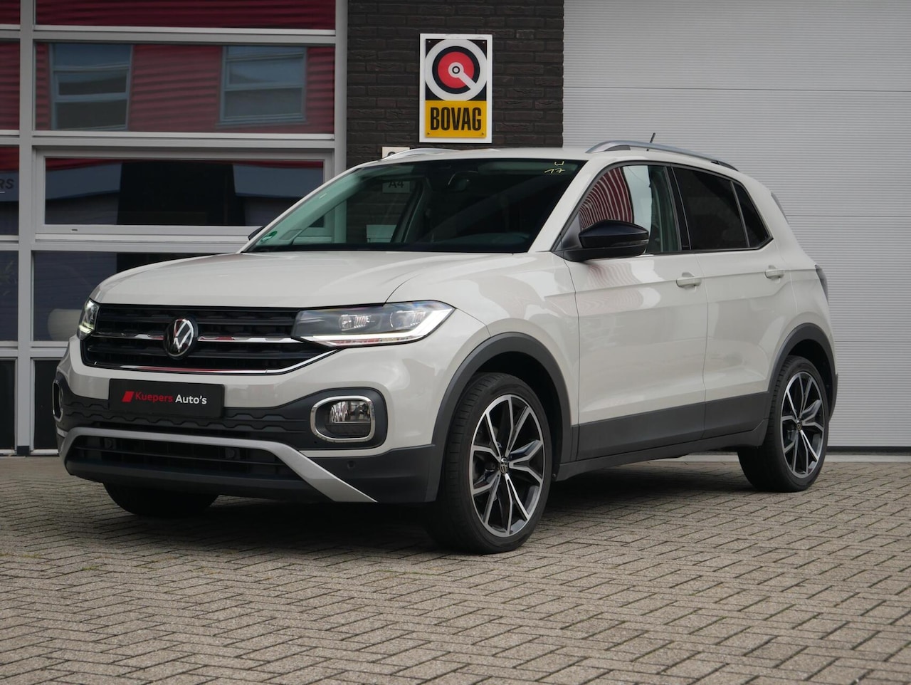 Volkswagen T-Cross - 1.5 TSI R-Line Ascot Grey| Camera| 150PK| Trekhaak - AutoWereld.nl