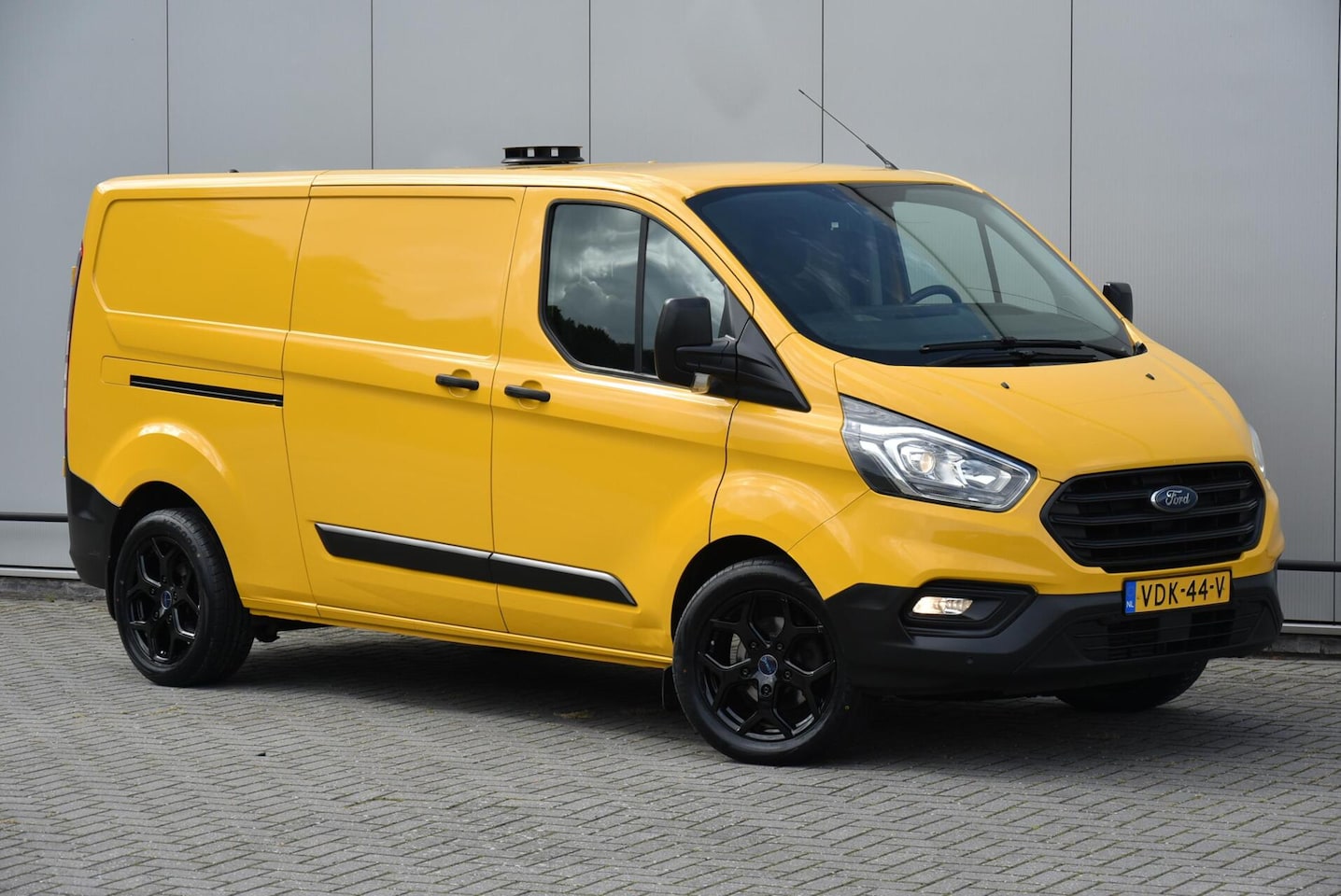 Ford Transit Custom - 2.0 TDCI L2H1 Airco Cruise Camera Trekhaak - AutoWereld.nl