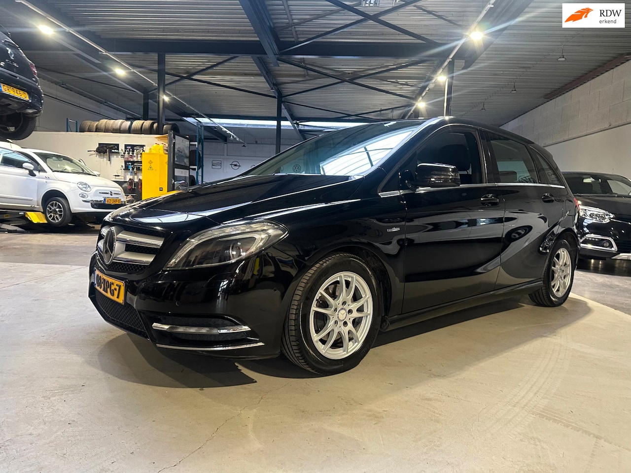 Mercedes-Benz B-klasse - 200 Ambition/Leder/Xenon/trekhaak/Dealer onderhouden/Apk nieuw - AutoWereld.nl