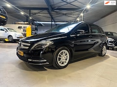 Mercedes-Benz B-klasse - 200 Ambition/Leder/Xenon/trekhaak/Dealer onderhouden/Apk nieuw