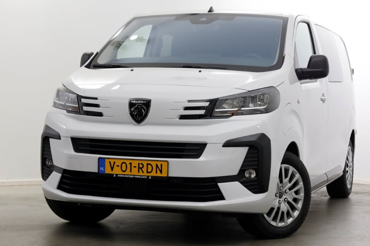 Peugeot e-Expert - L2H1 75 kWh D.C. 100% Electric Airco/Navi/Camera Nieuw 12-2024 - AutoWereld.nl