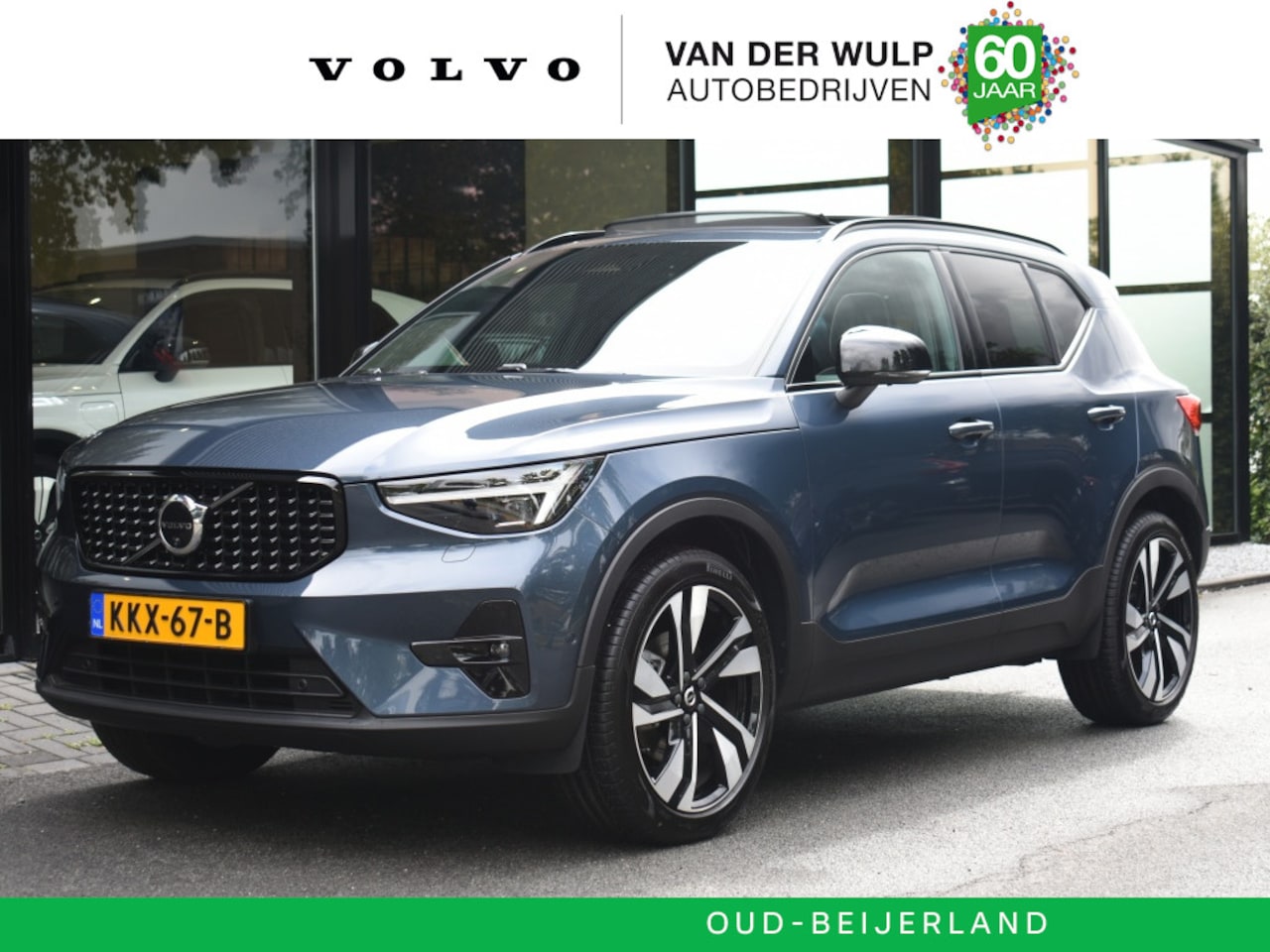 Volvo XC40 - B4 197pk Plus Dark | Lighting | schuifdak | Trekhaak | 360 - AutoWereld.nl