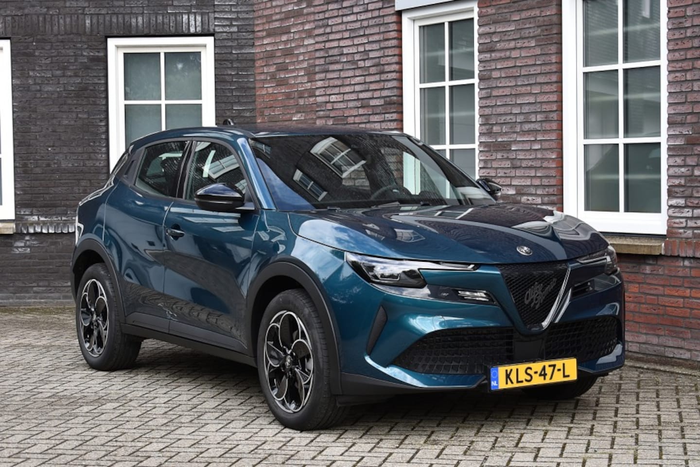 Alfa Romeo Junior - Elettrica 54kW 156pk/Apple car play Wij zijn op afspraak geopend! Graag bellen voor uw kom - AutoWereld.nl