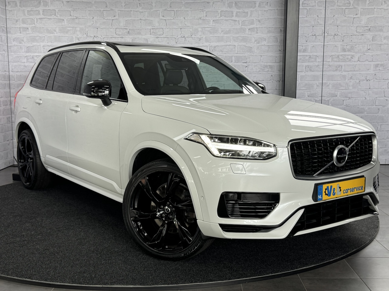 Volvo XC90 - 2.0 T8 PHEV AWD R-Design B&W Luchtvering Trekhaak HUD Pilot Assist Polestar Engineered - AutoWereld.nl