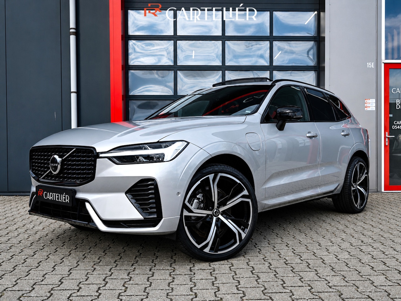 Volvo XC60 - 2.0 T6 R-Design 398PK AWD Long Range | Pano | H&K | Orrefors | Leder | Memory | Carplay - - AutoWereld.nl
