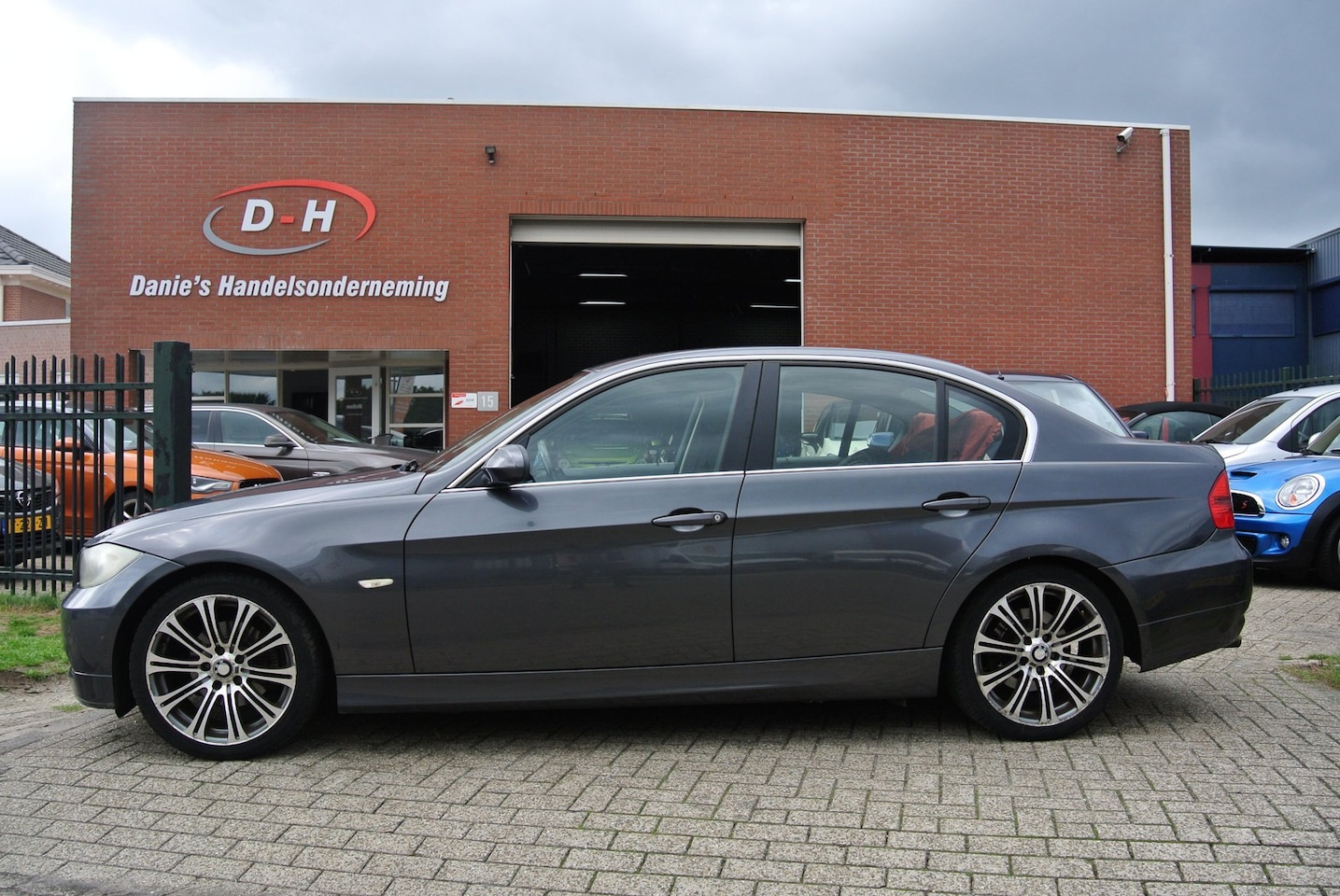 BMW 3-serie - 325i High Executive airco automaat inruil mogelijk nap - AutoWereld.nl