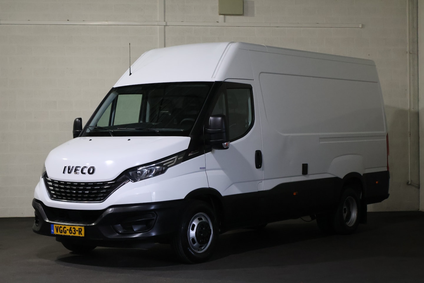 Iveco Daily - 35C18V 3.0 L2 H2 Hi-Matic - AutoWereld.nl