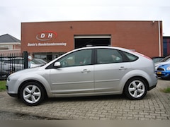 Ford Focus - 1.6-16V Futura airco nieuwe apk inruil mogelijk