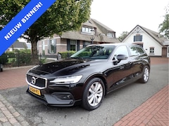 Volvo V60 - 2.0 B3 Momentum ACC / CARPLAY / CAMERA / STOEL + STUUR VERWARMING / KEYLESS