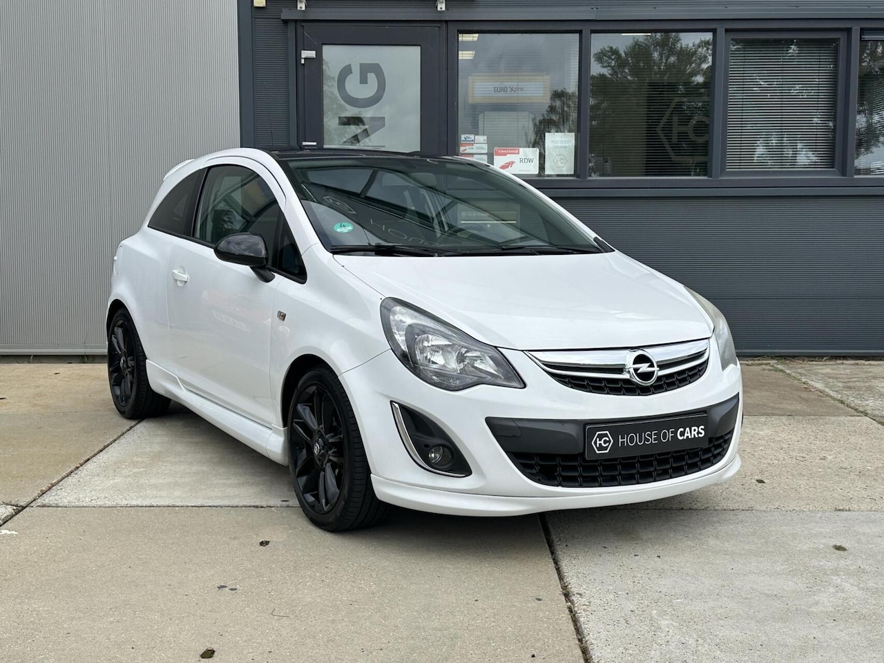 Opel Corsa - 1.4 16V Color Edition OPC-Line Airco Cruise Navi - AutoWereld.nl