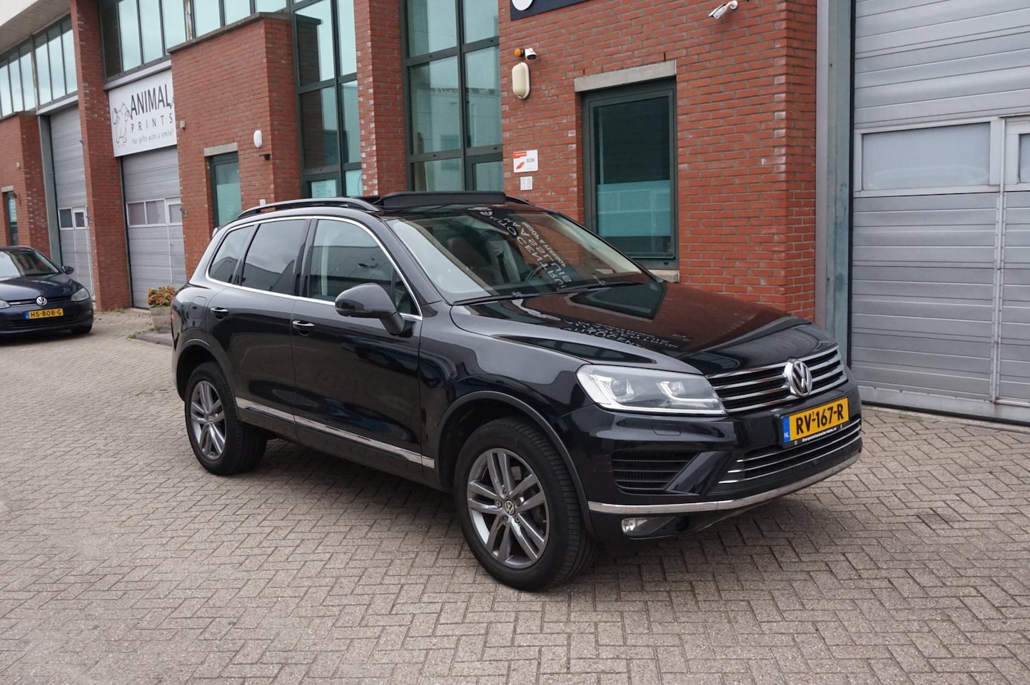 Volkswagen Touareg - 3.0 TDI Exclusive Series Lage km , Pano, leer! - AutoWereld.nl